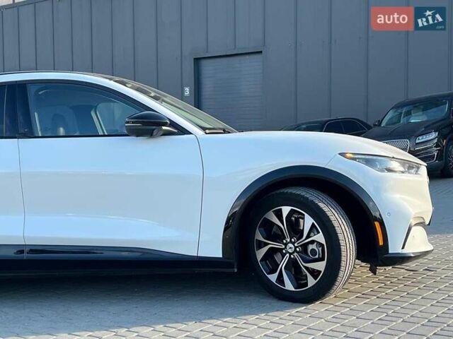 Білий Форд Mustang Mach-E, об'ємом двигуна 0 л та пробігом 55 тис. км за 27590 $, фото 13 на Automoto.ua