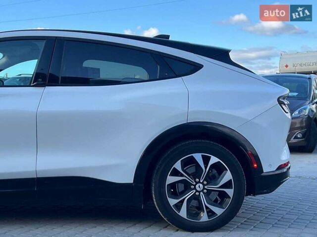 Білий Форд Mustang Mach-E, об'ємом двигуна 0 л та пробігом 55 тис. км за 27590 $, фото 6 на Automoto.ua