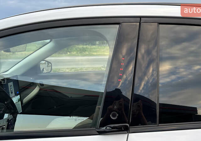 Белый Форд Mustang Mach-E, объемом двигателя 0 л и пробегом 56 тыс. км за 25700 $, фото 28 на Automoto.ua