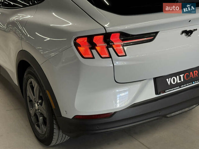 Белый Форд Mustang Mach-E, объемом двигателя 0 л и пробегом 228 тыс. км за 19900 $, фото 43 на Automoto.ua