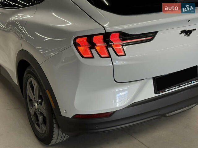 Белый Форд Mustang Mach-E, объемом двигателя 0 л и пробегом 228 тыс. км за 19900 $, фото 34 на Automoto.ua