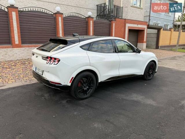 Белый Форд Mustang Mach-E, объемом двигателя 0 л и пробегом 157 тыс. км за 25900 $, фото 6 на Automoto.ua