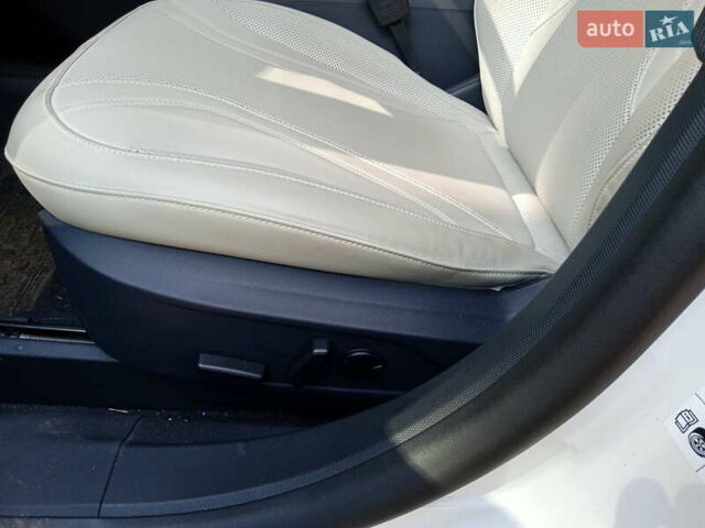 Белый Форд Mustang Mach-E, объемом двигателя 0 л и пробегом 26 тыс. км за 34900 $, фото 31 на Automoto.ua