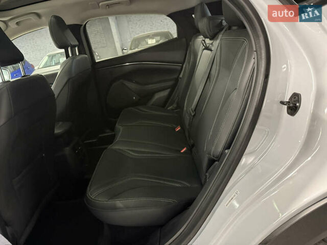 Белый Форд Mustang Mach-E, объемом двигателя 0 л и пробегом 228 тыс. км за 19900 $, фото 42 на Automoto.ua