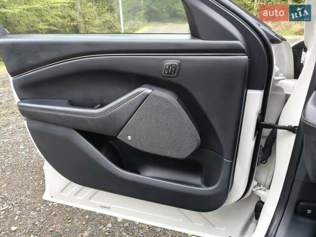 Білий Форд Mustang Mach-E, об'ємом двигуна 0 л та пробігом 116 тис. км за 21950 $, фото 13 на Automoto.ua