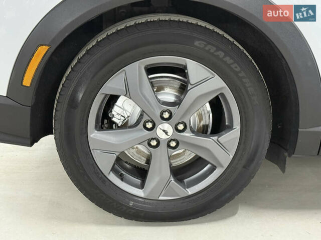 Белый Форд Mustang Mach-E, объемом двигателя 0 л и пробегом 228 тыс. км за 19900 $, фото 24 на Automoto.ua