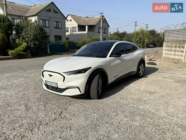 Белый Форд Mustang Mach-E, объемом двигателя 0 л и пробегом 31 тыс. км за 34000 $, фото 3 на Automoto.ua