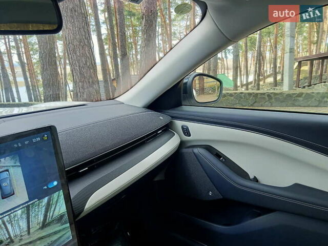 Белый Форд Mustang Mach-E, объемом двигателя 0 л и пробегом 26 тыс. км за 34900 $, фото 18 на Automoto.ua