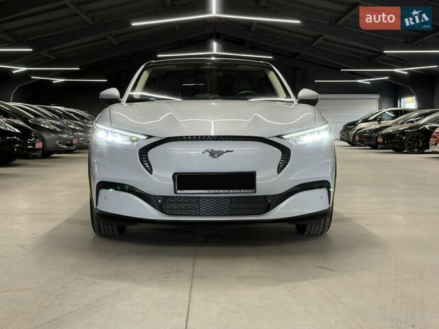 Белый Форд Mustang Mach-E, объемом двигателя 0 л и пробегом 228 тыс. км за 19900 $, фото 5 на Automoto.ua