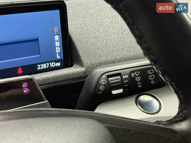 Белый Форд Mustang Mach-E, объемом двигателя 0 л и пробегом 228 тыс. км за 19900 $, фото 76 на Automoto.ua