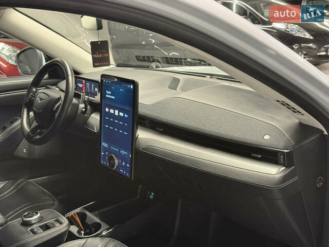 Белый Форд Mustang Mach-E, объемом двигателя 0 л и пробегом 228 тыс. км за 19900 $, фото 56 на Automoto.ua