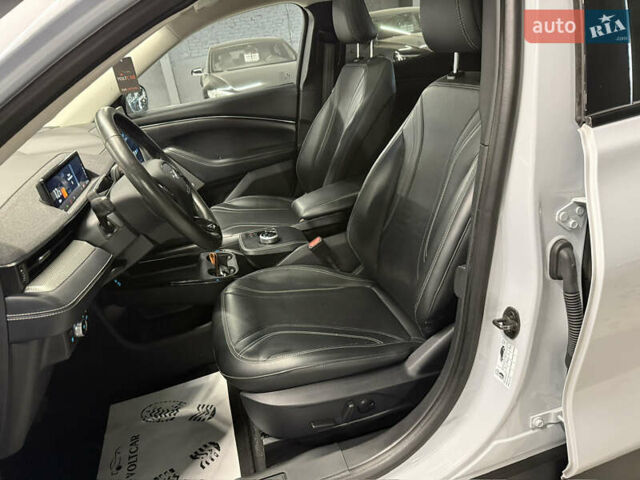 Белый Форд Mustang Mach-E, объемом двигателя 0 л и пробегом 228 тыс. км за 19900 $, фото 63 на Automoto.ua