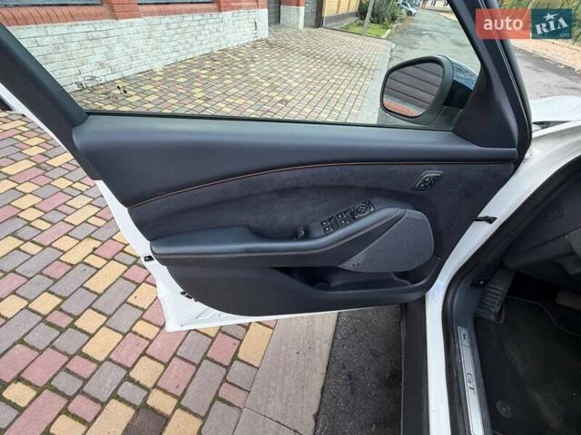 Белый Форд Mustang Mach-E, объемом двигателя 0 л и пробегом 157 тыс. км за 25900 $, фото 3 на Automoto.ua