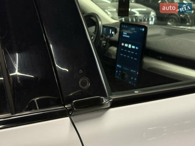 Белый Форд Mustang Mach-E, объемом двигателя 0 л и пробегом 228 тыс. км за 19900 $, фото 26 на Automoto.ua