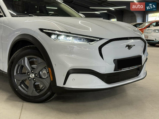 Белый Форд Mustang Mach-E, объемом двигателя 0 л и пробегом 228 тыс. км за 19900 $, фото 1 на Automoto.ua