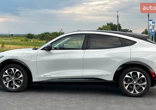 Белый Форд Mustang Mach-E, объемом двигателя 0 л и пробегом 56 тыс. км за 25700 $, фото 8 на Automoto.ua