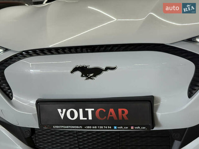 Белый Форд Mustang Mach-E, объемом двигателя 0 л и пробегом 228 тыс. км за 19900 $, фото 6 на Automoto.ua