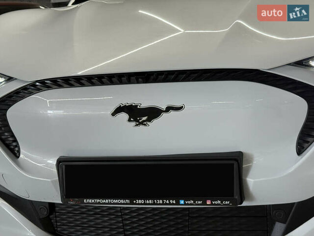 Белый Форд Mustang Mach-E, объемом двигателя 0 л и пробегом 228 тыс. км за 19900 $, фото 4 на Automoto.ua