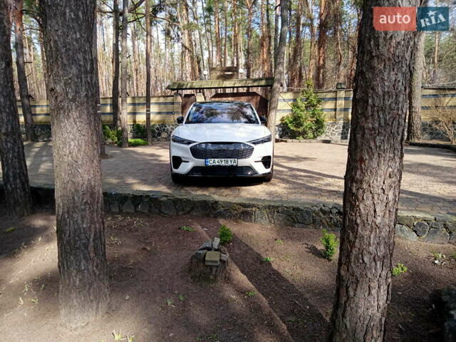 Белый Форд Mustang Mach-E, объемом двигателя 0 л и пробегом 26 тыс. км за 34900 $, фото 3 на Automoto.ua