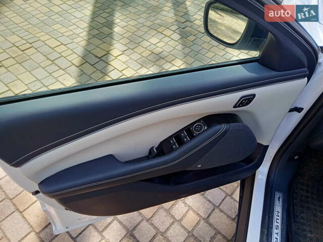 Белый Форд Mustang Mach-E, объемом двигателя 0 л и пробегом 26 тыс. км за 34900 $, фото 32 на Automoto.ua