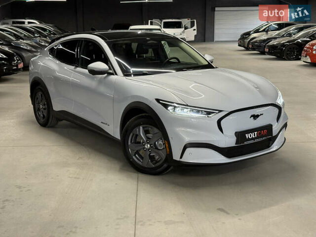 Белый Форд Mustang Mach-E, объемом двигателя 0 л и пробегом 228 тыс. км за 19900 $, фото 2 на Automoto.ua