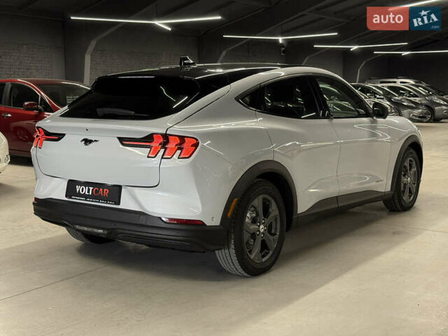 Белый Форд Mustang Mach-E, объемом двигателя 0 л и пробегом 228 тыс. км за 19900 $, фото 39 на Automoto.ua