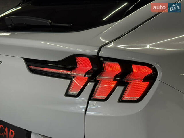 Белый Форд Mustang Mach-E, объемом двигателя 0 л и пробегом 228 тыс. км за 19900 $, фото 41 на Automoto.ua