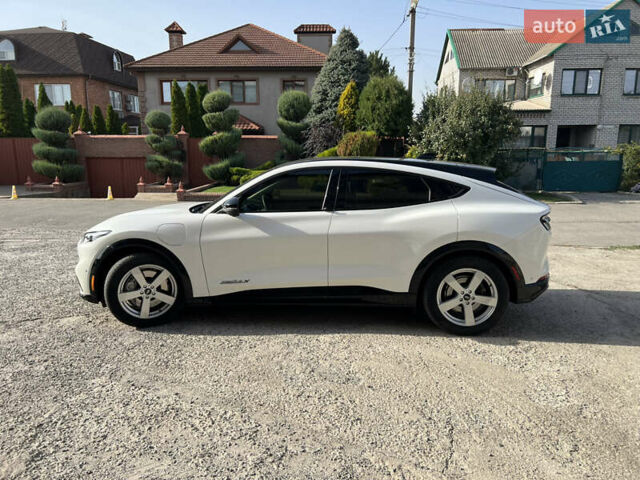 Белый Форд Mustang Mach-E, объемом двигателя 0 л и пробегом 31 тыс. км за 34000 $, фото 1 на Automoto.ua