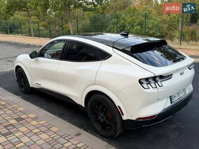 Белый Форд Mustang Mach-E, объемом двигателя 0 л и пробегом 157 тыс. км за 25900 $, фото 7 на Automoto.ua