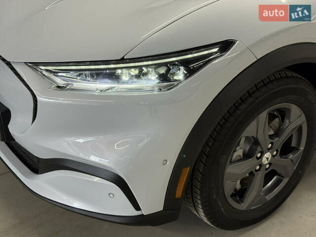 Белый Форд Mustang Mach-E, объемом двигателя 0 л и пробегом 228 тыс. км за 19900 $, фото 12 на Automoto.ua