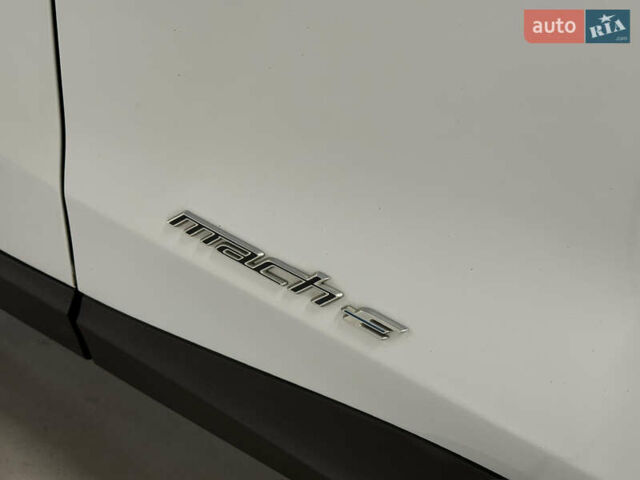 Белый Форд Mustang Mach-E, объемом двигателя 0 л и пробегом 228 тыс. км за 19900 $, фото 16 на Automoto.ua