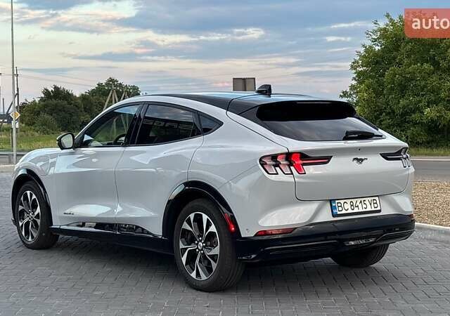 Белый Форд Mustang Mach-E, объемом двигателя 0 л и пробегом 56 тыс. км за 25700 $, фото 5 на Automoto.ua