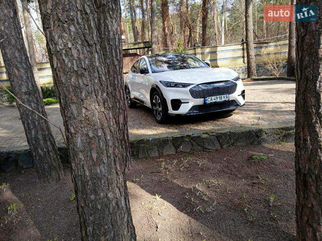 Белый Форд Mustang Mach-E, объемом двигателя 0 л и пробегом 26 тыс. км за 34900 $, фото 4 на Automoto.ua