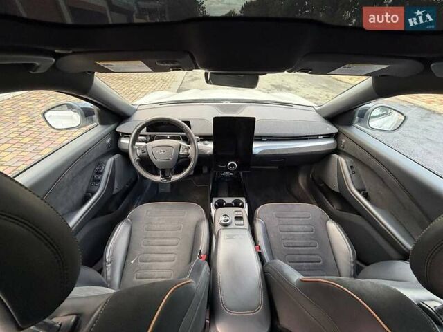 Белый Форд Mustang Mach-E, объемом двигателя 0 л и пробегом 157 тыс. км за 25900 $, фото 11 на Automoto.ua