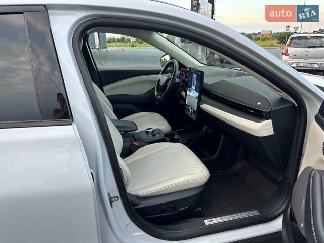 Белый Форд Mustang Mach-E, объемом двигателя 0 л и пробегом 56 тыс. км за 25700 $, фото 14 на Automoto.ua