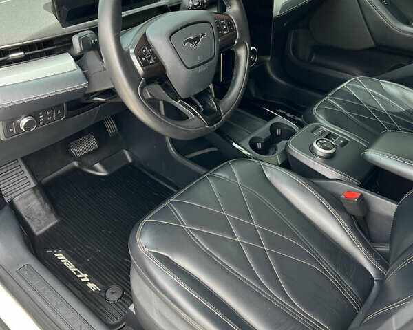 Білий Форд Mustang Mach-E, об'ємом двигуна 0 л та пробігом 34 тис. км за 27400 $, фото 15 на Automoto.ua