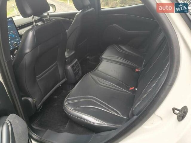Белый Форд Mustang Mach-E, объемом двигателя 0 л и пробегом 116 тыс. км за 23200 $, фото 1 на Automoto.ua
