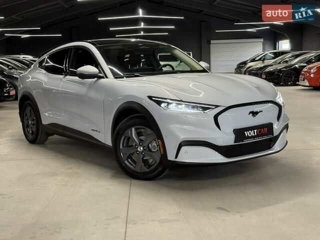 Белый Форд Mustang Mach-E, объемом двигателя 0 л и пробегом 228 тыс. км за 19900 $, фото 1 на Automoto.ua