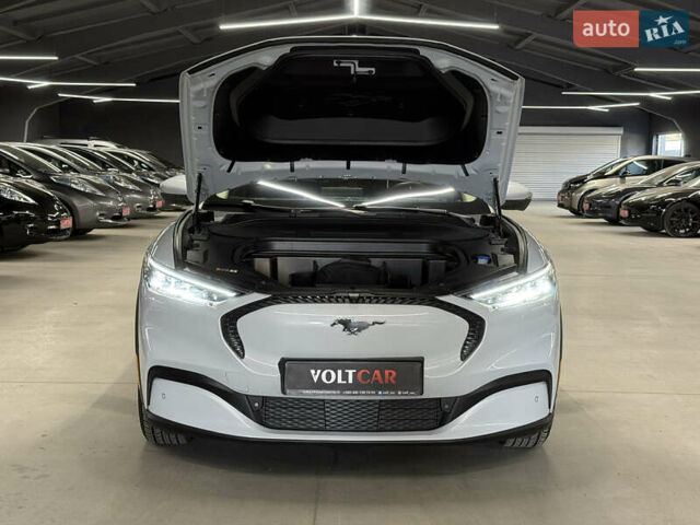 Белый Форд Mustang Mach-E, объемом двигателя 0 л и пробегом 228 тыс. км за 19900 $, фото 31 на Automoto.ua