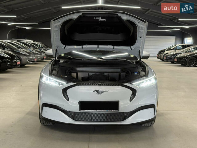 Белый Форд Mustang Mach-E, объемом двигателя 0 л и пробегом 228 тыс. км за 19900 $, фото 28 на Automoto.ua