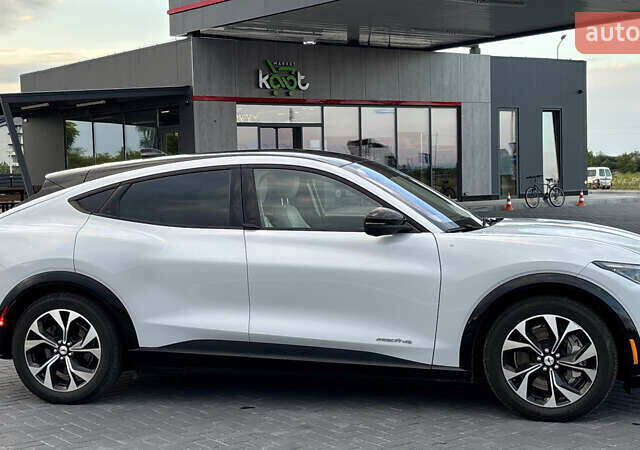 Белый Форд Mustang Mach-E, объемом двигателя 0 л и пробегом 56 тыс. км за 25700 $, фото 7 на Automoto.ua