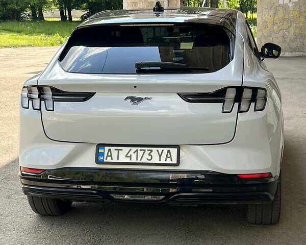 Белый Форд Mustang Mach-E, объемом двигателя 0 л и пробегом 79 тыс. км за 25300 $, фото 4 на Automoto.ua