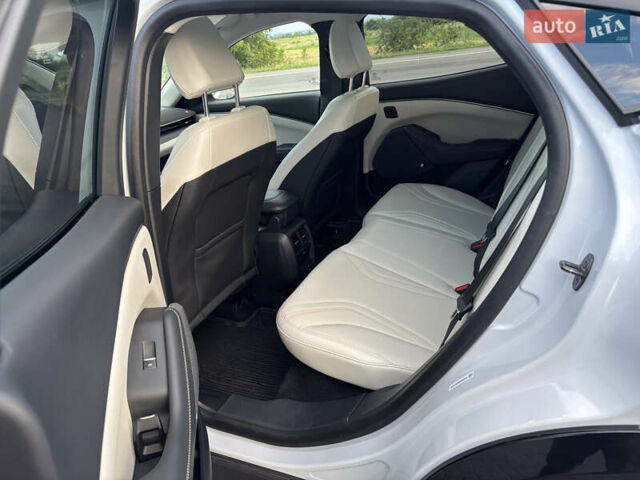 Белый Форд Mustang Mach-E, объемом двигателя 0 л и пробегом 56 тыс. км за 25700 $, фото 15 на Automoto.ua