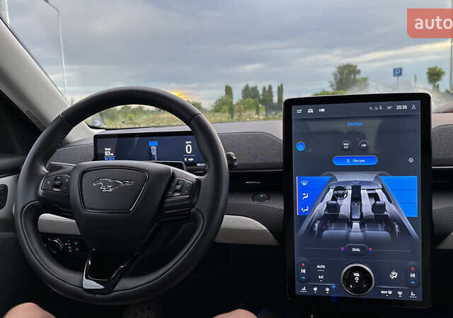 Белый Форд Mustang Mach-E, объемом двигателя 0 л и пробегом 56 тыс. км за 25700 $, фото 10 на Automoto.ua