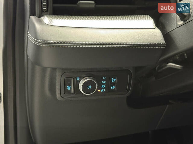 Белый Форд Mustang Mach-E, объемом двигателя 0 л и пробегом 228 тыс. км за 19900 $, фото 68 на Automoto.ua