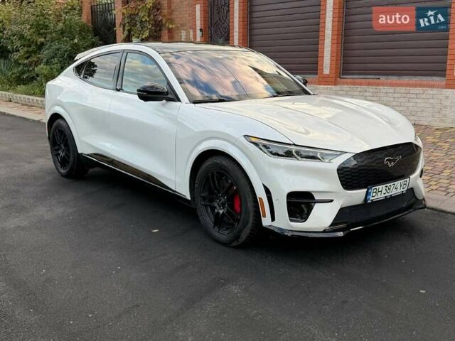 Белый Форд Mustang Mach-E, объемом двигателя 0 л и пробегом 157 тыс. км за 25900 $, фото 8 на Automoto.ua