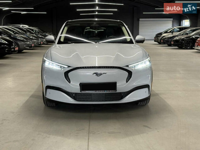 Белый Форд Mustang Mach-E, объемом двигателя 0 л и пробегом 228 тыс. км за 19900 $, фото 6 на Automoto.ua