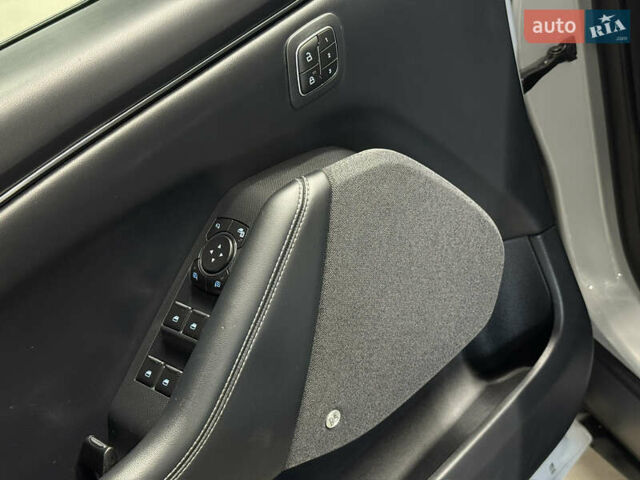 Белый Форд Mustang Mach-E, объемом двигателя 0 л и пробегом 228 тыс. км за 19900 $, фото 75 на Automoto.ua