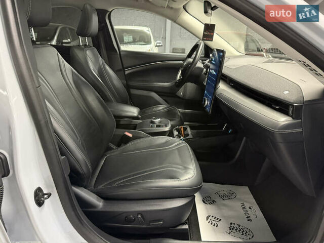 Белый Форд Mustang Mach-E, объемом двигателя 0 л и пробегом 228 тыс. км за 19900 $, фото 63 на Automoto.ua