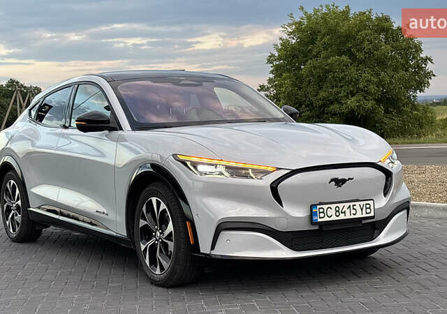 Белый Форд Mustang Mach-E, объемом двигателя 0 л и пробегом 56 тыс. км за 25700 $, фото 3 на Automoto.ua